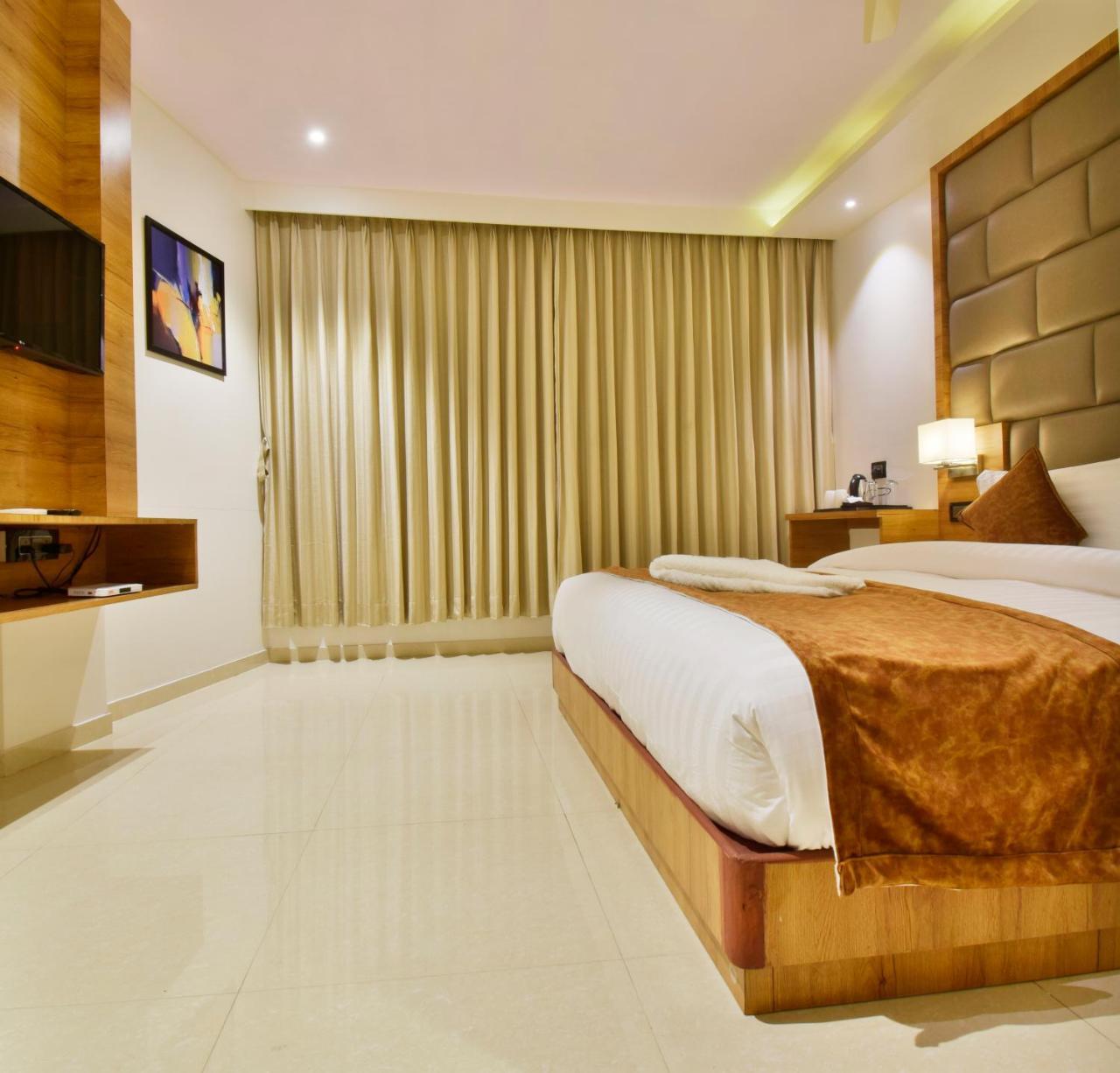 Aura One Hotel Коччи Экстерьер фото